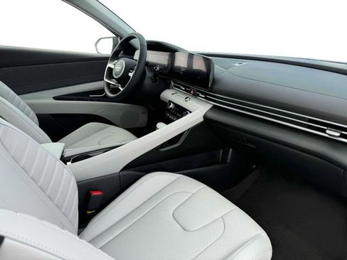 New 2025 Hyundai Elantra Limited image 16