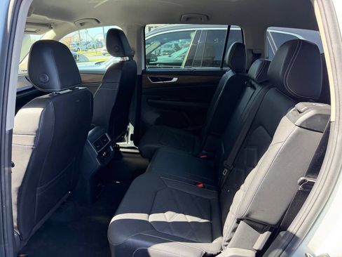 Used 2025 Volkswagen Atlas SE FWD image 5
