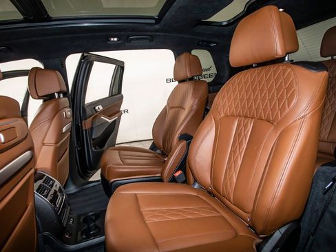 Used 2025 BMW X7 M60i AWD/4WD image 15