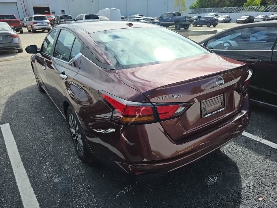 Used 2024 Nissan Altima 2.5 SV FWD image 5