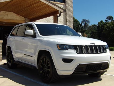Used 2019 Jeep Grand Cherokee Altitude image 7
