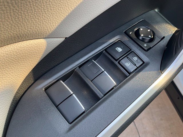 Used 2019 Toyota RAV4 XLE Premium FWD image 6