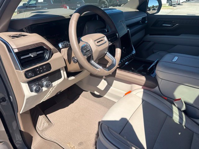 Used 2025 GMC Yukon Denali w/ Sun & Power Step Package AWD/4WD image 26