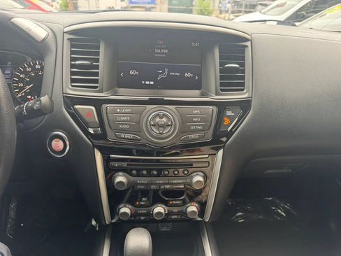 Used 2019 Nissan Pathfinder S FWD image 18