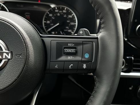 Used 2024 Nissan Pathfinder SL AWD/4WD image 14