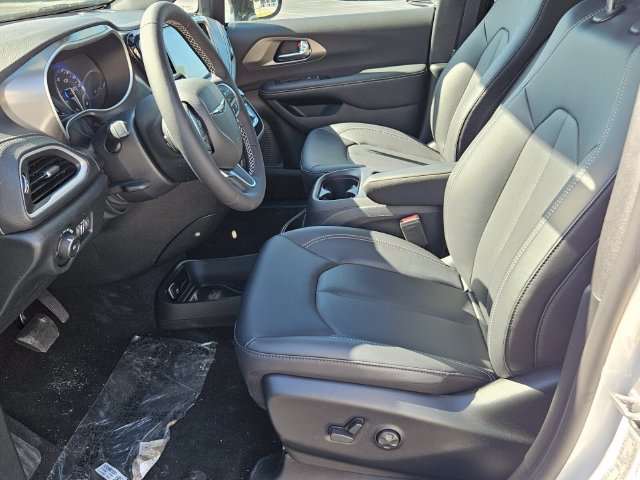 New 2025 Chrysler Pacifica Select FWD image 4