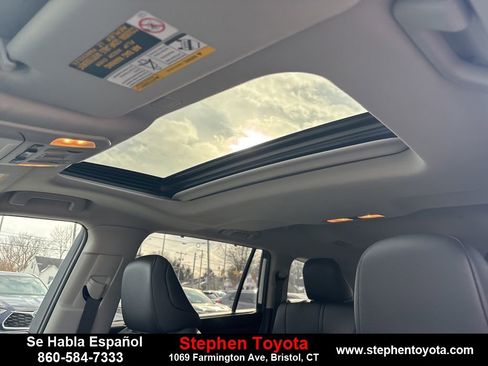 Used 2024 Toyota Highlander XLE image 27