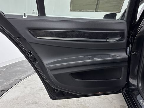 Used 2011 BMW 750i image 30