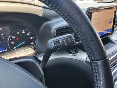 Used 2020 Ford Explorer XLT w/ Equipment Group 202A AWD/4WD image 15