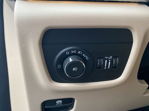 New 2025 Jeep Grand Cherokee Limited image 15