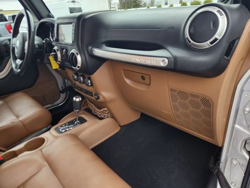 Used 2012 Jeep Wrangler Unlimited Sahara w/ Dual Top Group image 43