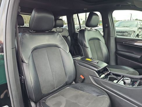 Used 2023 Jeep Grand Cherokee Altitude image 13