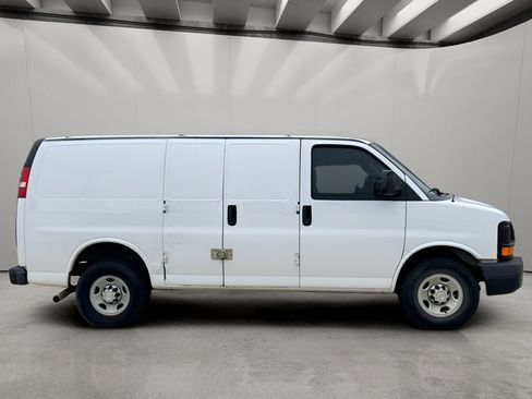 Used 2016 Chevrolet Express 2500 RWD image 6