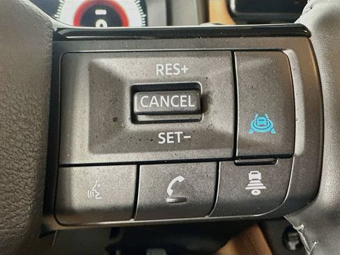 Used 2025 Nissan Rogue Platinum w/ Platinum Premium Package FWD image 24
