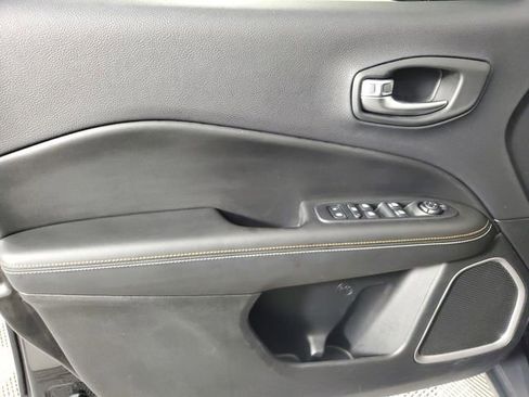 Used 2018 Jeep Compass Latitude w/ Popular Equipment Group image 17