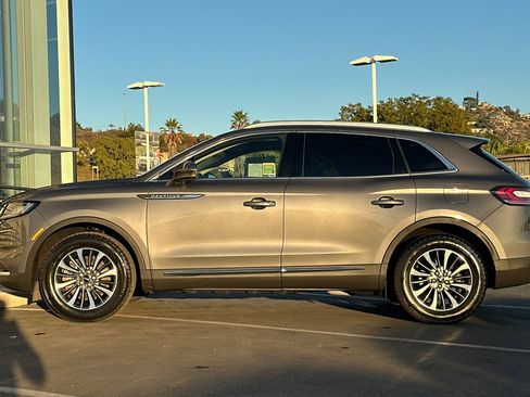 Used 2022 Lincoln Nautilus FWD w/ Premium Package image 6