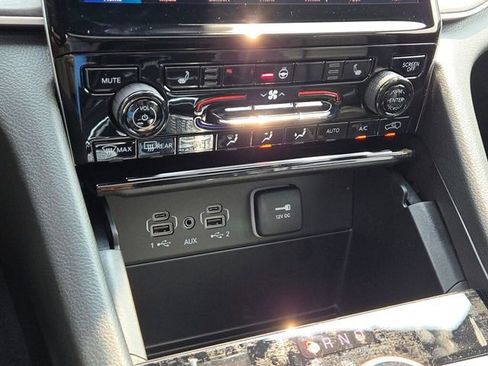 New 2025 Jeep Grand Cherokee L Limited image 30