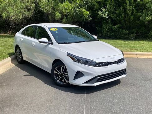 Used 2023 Kia Forte LXS w/ LXS Technology Package FWD image 1