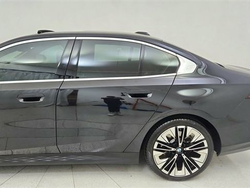 Used 2026 BMW 530i image 11