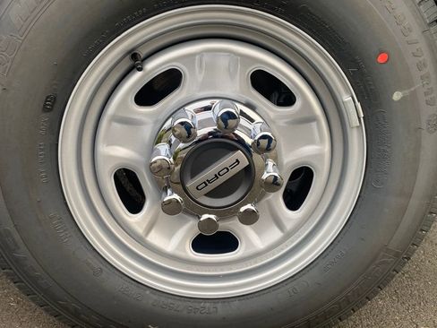 New 2026 Ford F250 XL w/ XL Chrome Package image 28