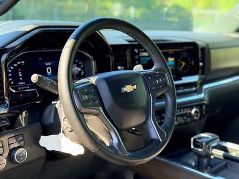 Used 2024 Chevrolet Silverado 1500 High Country w/ High Country Premium Package AWD/4WD image 9