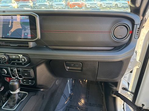 Certified 2024 Jeep Wrangler Unlimited Rubicon w/ Technology Group image 32