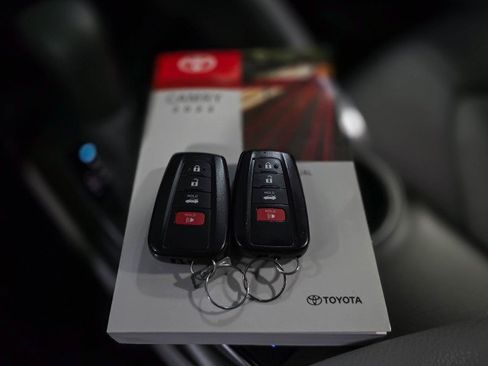 Used 2022 Toyota Camry LE image 39