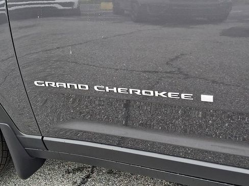 New 2026 Jeep Grand Cherokee Laredo image 18