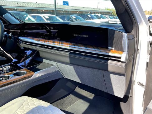 Used 2025 Cadillac Escalade Sport Platinum image 18