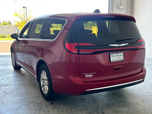 New 2025 Chrysler Pacifica Select image 6