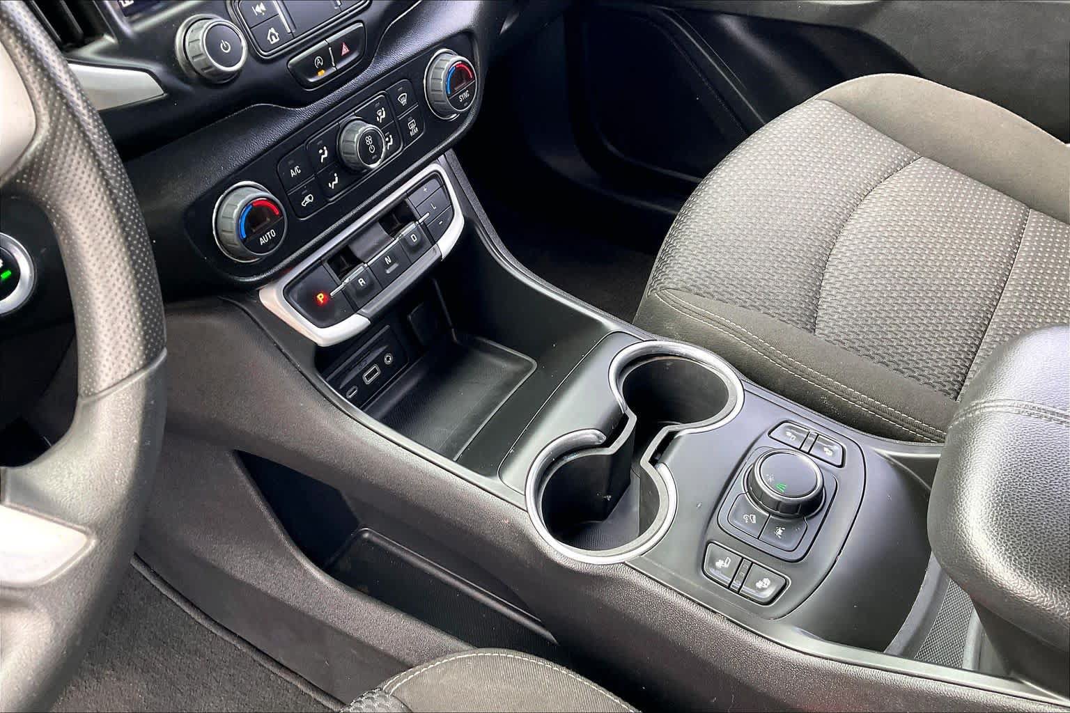Used 2022 GMC Terrain SLE w/ Driver Convenience Package FWD image 15