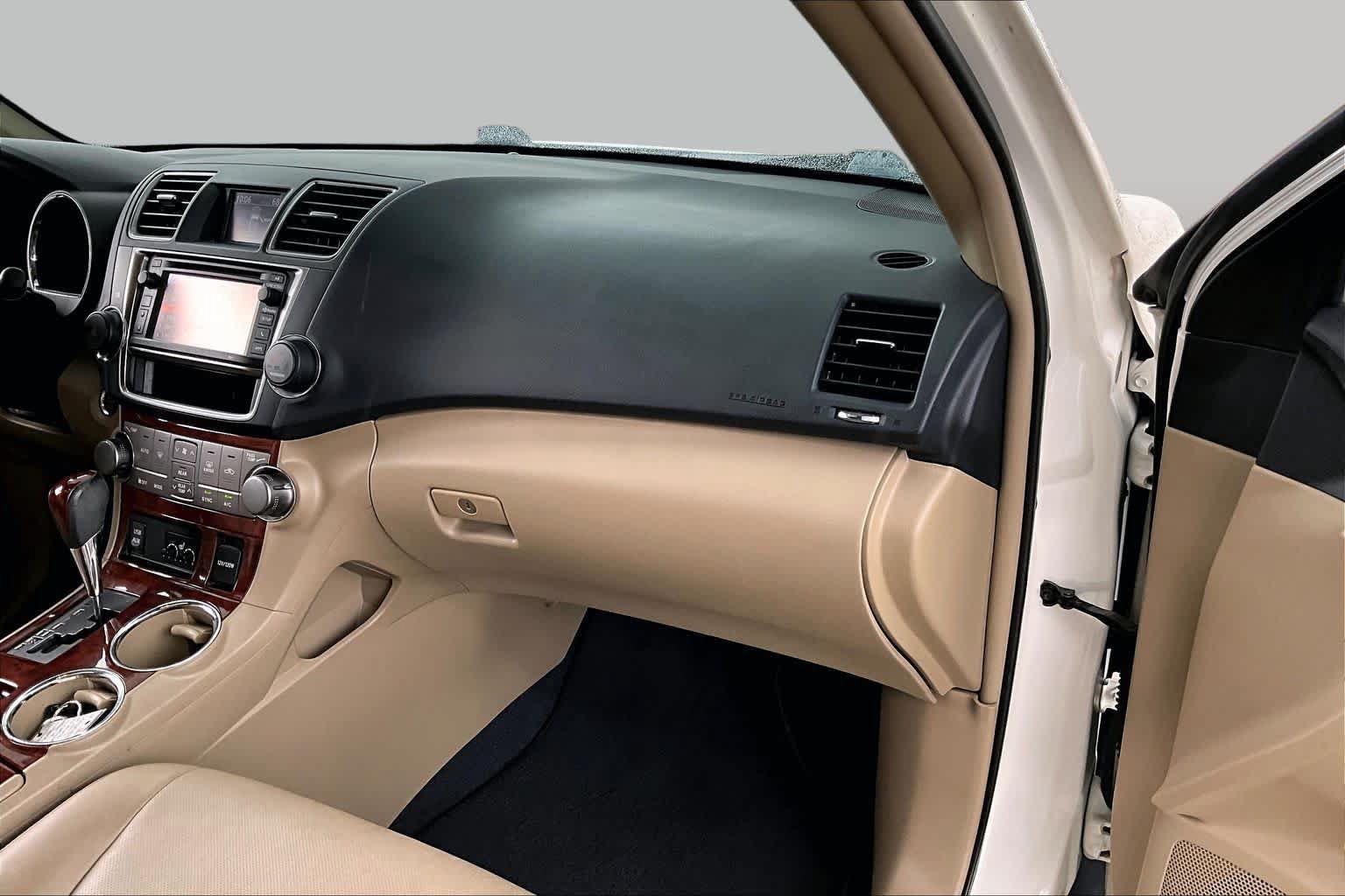 Used 2013 Toyota Highlander Limited AWD/4WD image 18