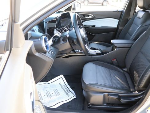 Used 2025 Chevrolet Trax LT w/ Driver Confidence Package FWD image 14