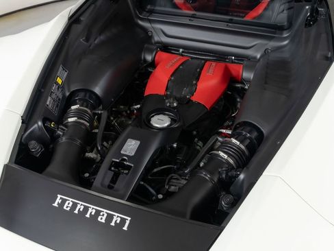 Used 2020 Ferrari F8 Tributo RWD image 18
