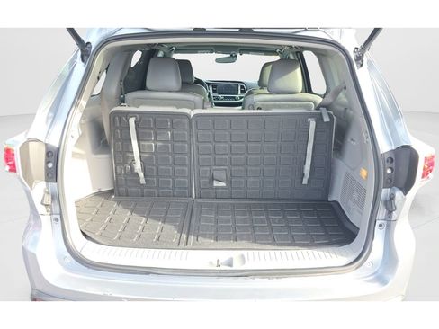 Used 2016 Toyota Highlander Limited FWD image 12