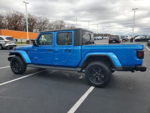 Used 2022 Jeep Gladiator Willys image 4