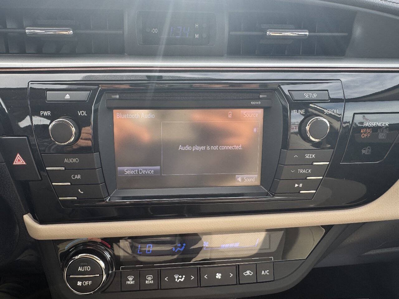 Used 2014 Toyota Corolla LE FWD image 10