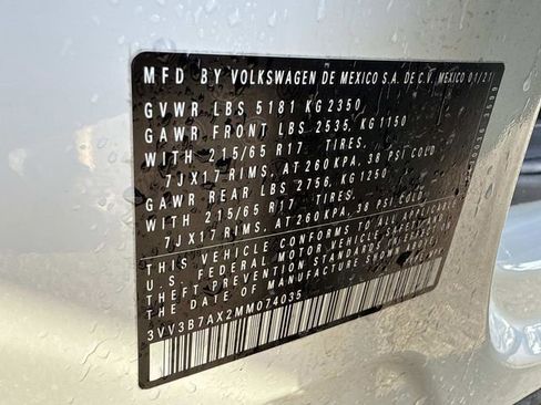 Used 2021 Volkswagen Tiguan SE w/ Panoramic Sunroof Package image 35