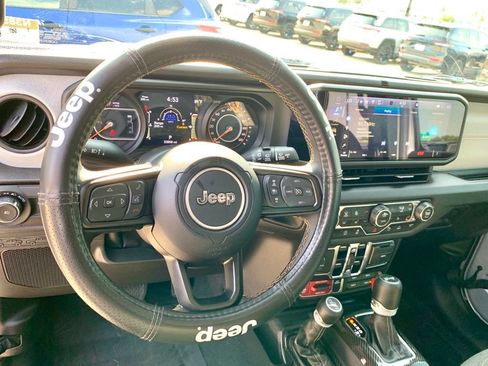 Used 2024 Jeep Wrangler Unlimited Sport AWD/4WD image 30