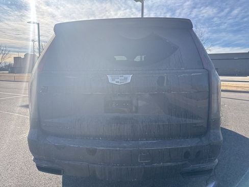 Used 2023 Cadillac Escalade Sport Platinum image 5
