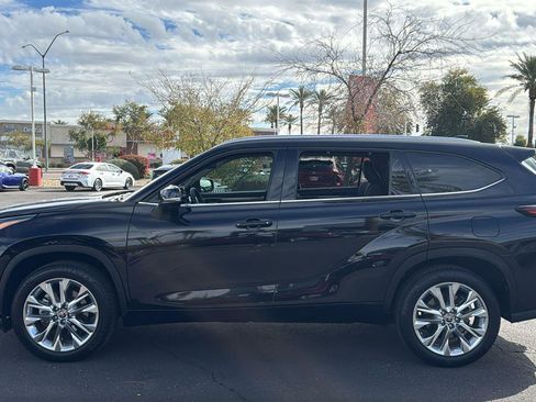 Used 2024 Toyota Highlander Limited image 4