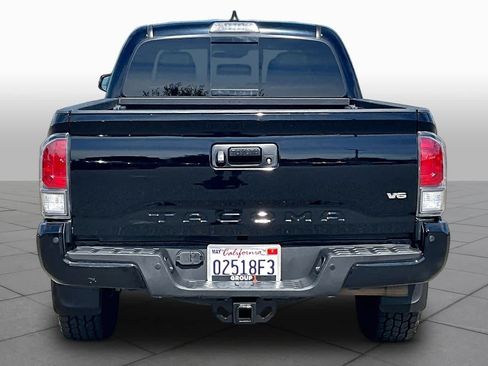 Used 2021 Toyota Tacoma TRD Off-Road w/ TRD Premium Off Road Package AWD/4WD image 2