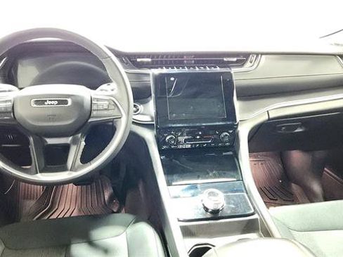 Used 2025 Jeep Grand Cherokee Laredo X w/ Luxury Tech Group I image 23