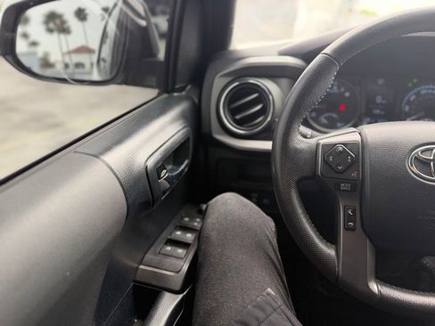 Used 2019 Toyota Tacoma TRD Sport RWD image 7