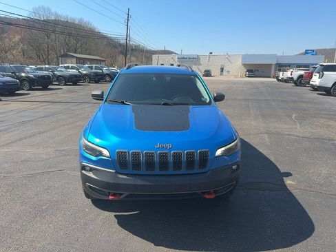 Used 2019 Jeep Cherokee Trailhawk image 2