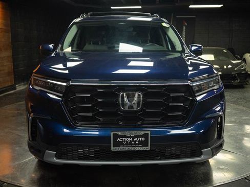 Used 2024 Honda Pilot Touring image 3