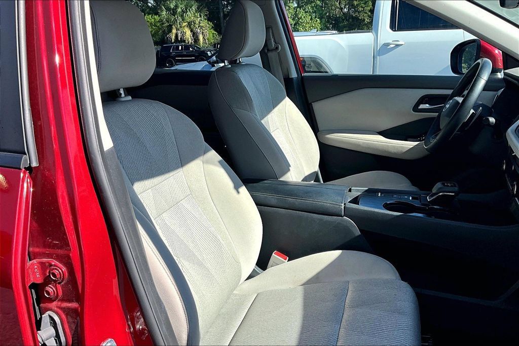 Used 2025 Nissan Rogue SV FWD image 27