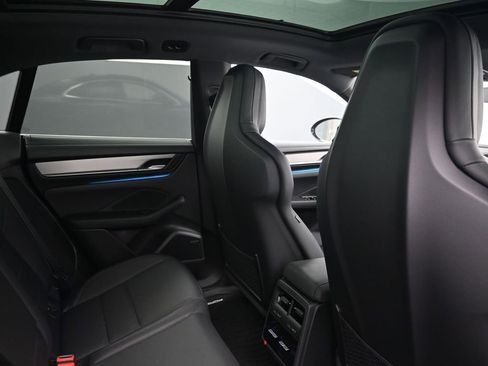 New 2026 Porsche Macan 4S Electric image 7