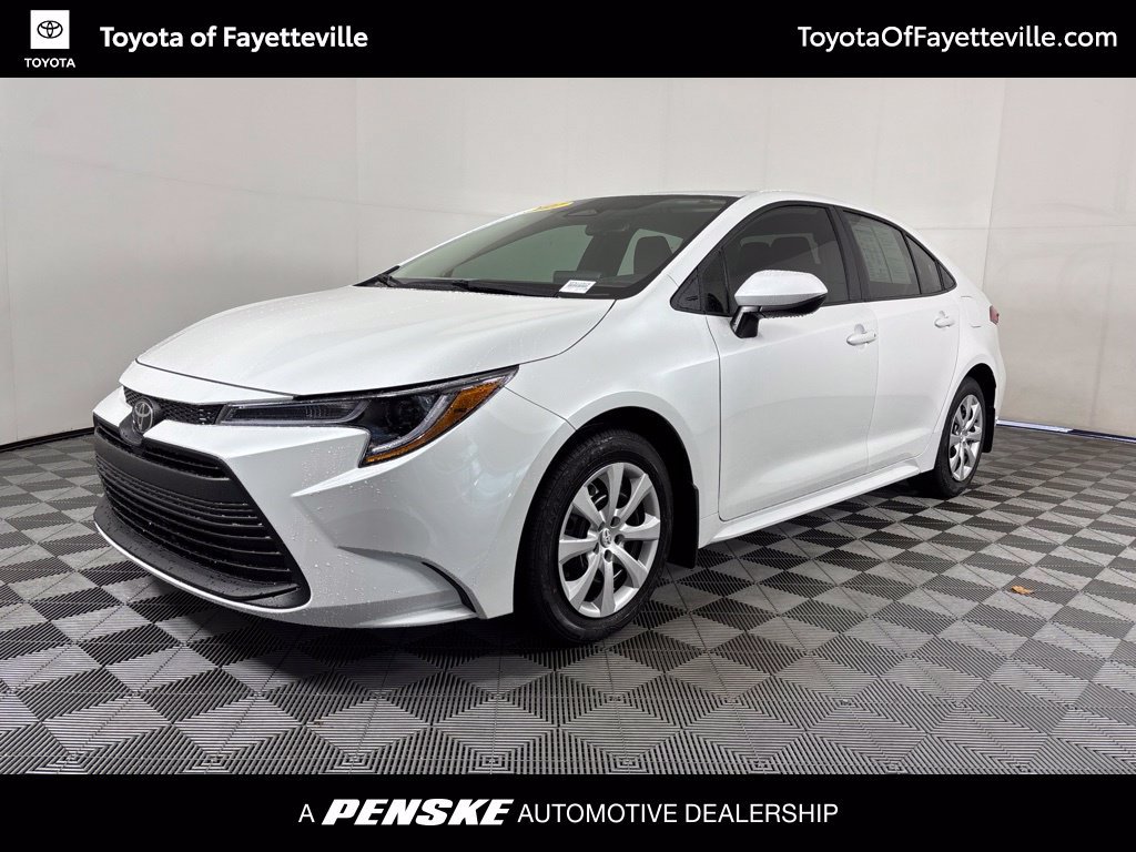 Used 2027 Toyota Corolla LE FWD image 1