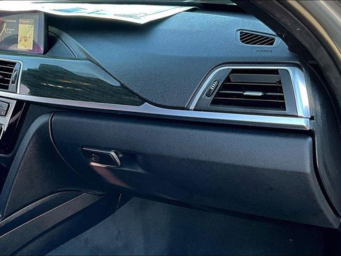 Used 2018 BMW 330i Sedan w/ Convenience Package image 15